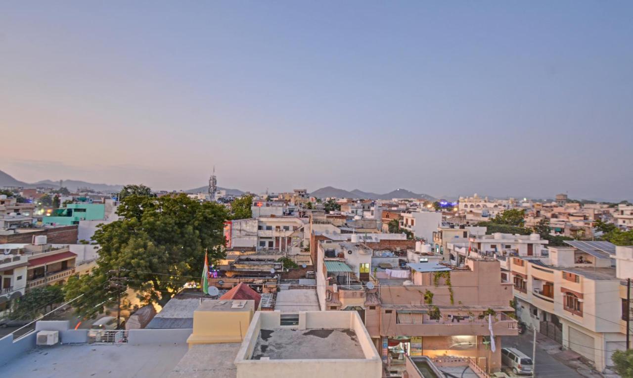 Treebo Paras Raj Near City Palace Udaipur Esterno foto